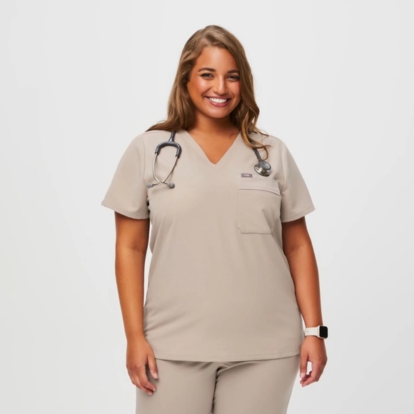 Figs XS BLD Classic Cargo top never worn NWT - Picture 1 of 3